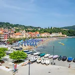 Guesthost - Lovely - Sea View *